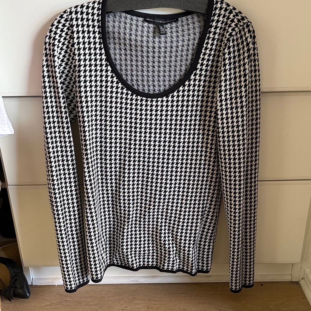 White House Black Market Monochrome Houndstooth Top